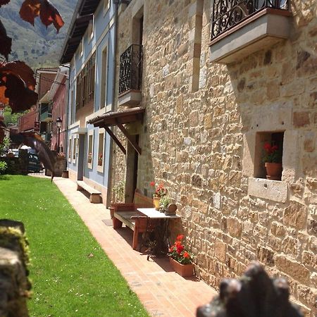 Casa De La Tila Apartment Arenas De Cabrales Luaran gambar