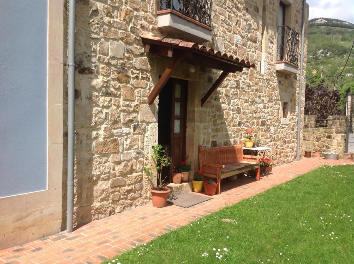 Casa De La Tila Apartment Arenas De Cabrales Luaran gambar