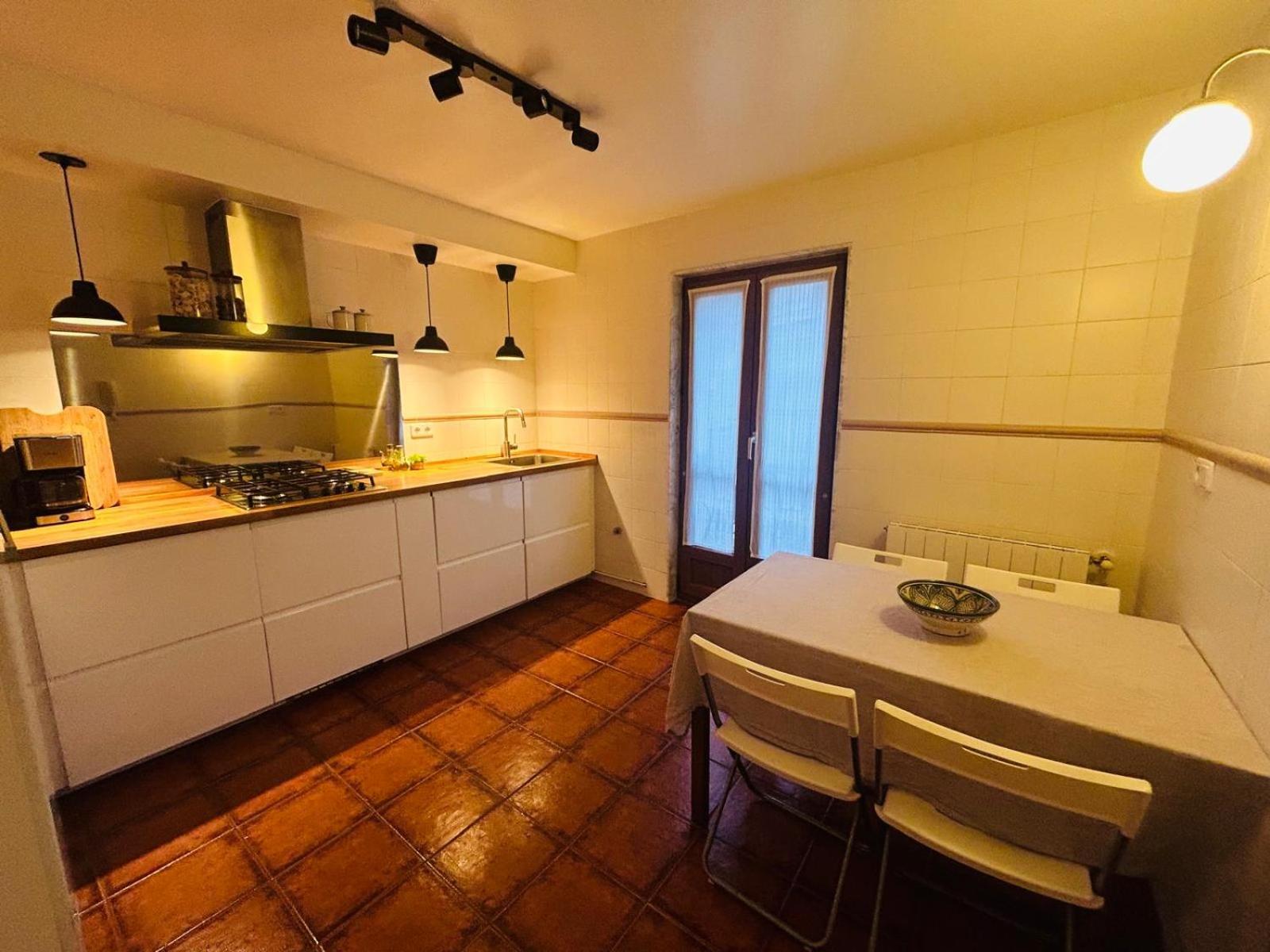Casa De La Tila Apartment Arenas De Cabrales Luaran gambar