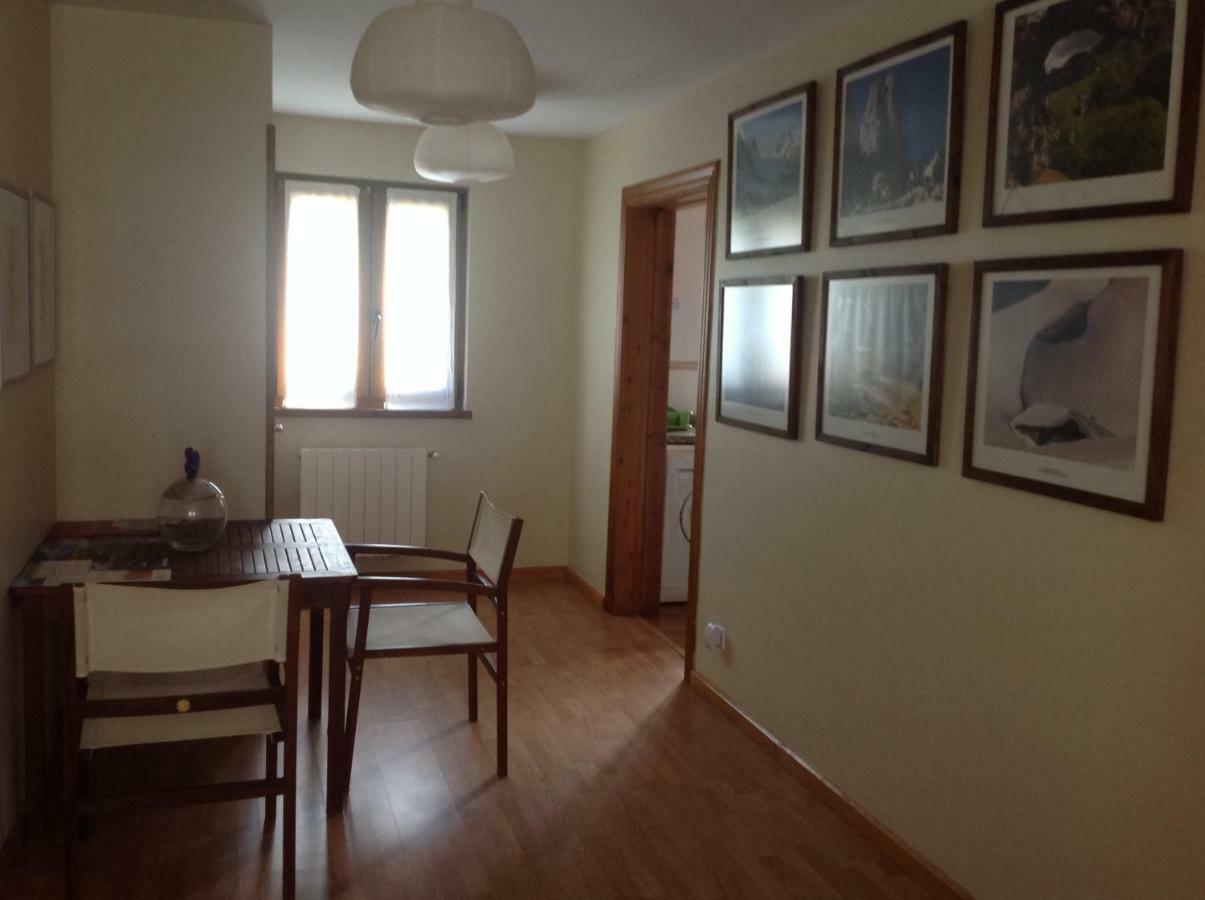 Casa De La Tila Apartment Arenas De Cabrales Luaran gambar